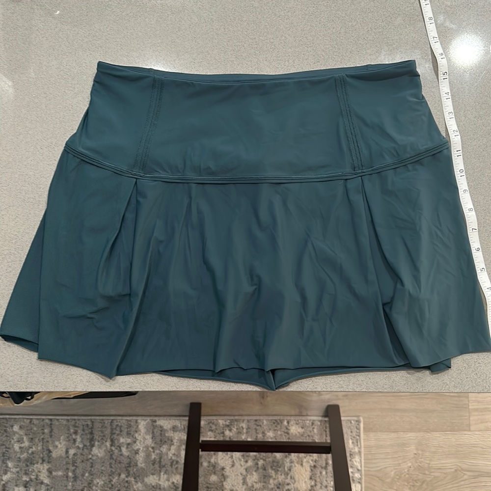 Lululemon Court Skirt. Size 10. Teal Green. Gently Used Condition.